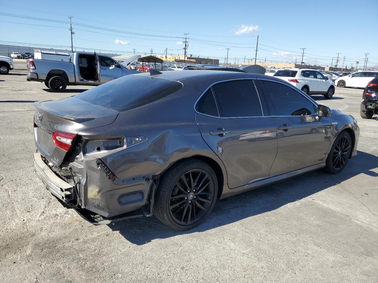 VIN 4T1B21HK4JU506208 2018 TOYOTA CAMRY no.3