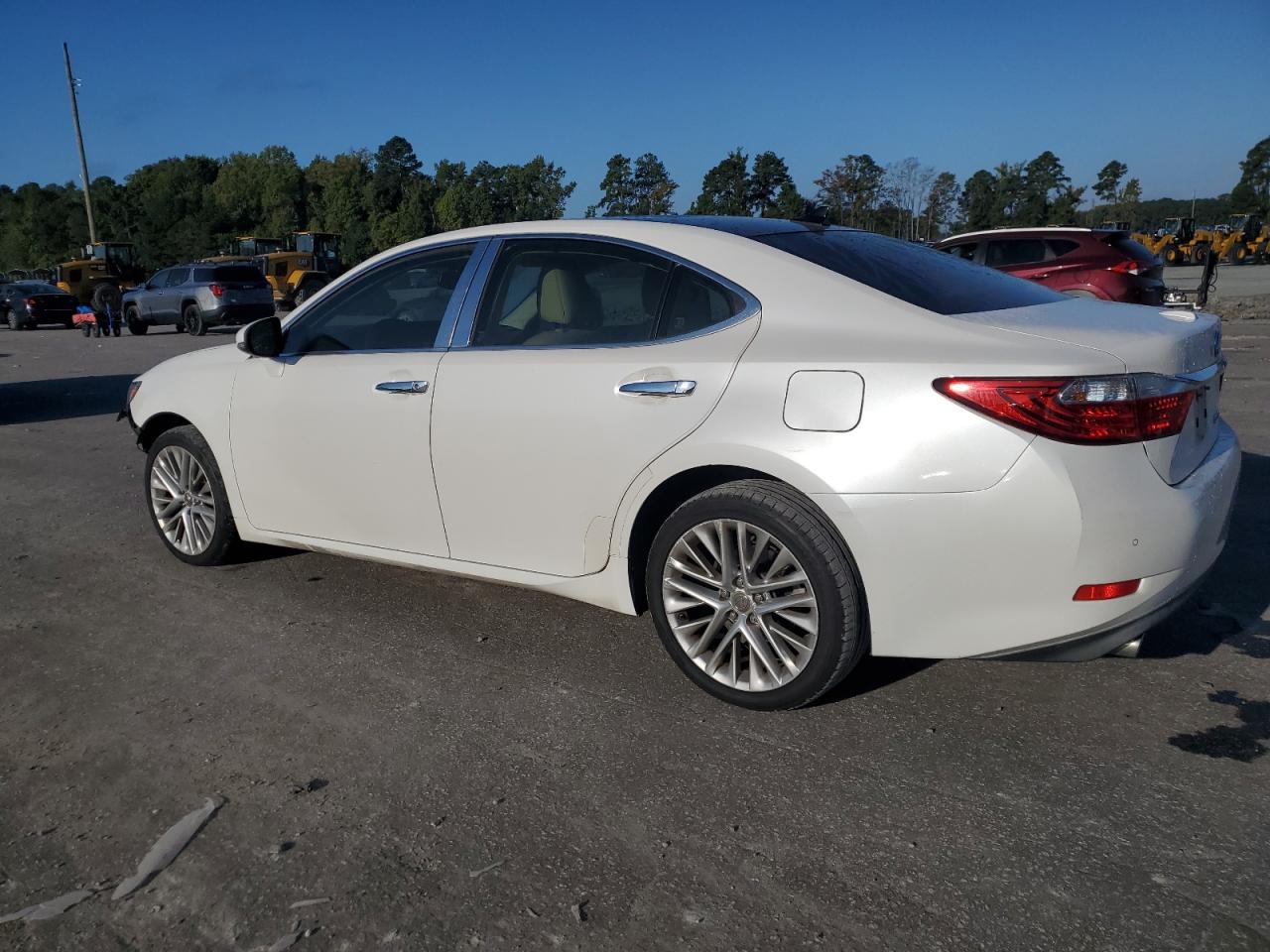 JTHBK1GGXF2152097 2015 LEXUS ES - Image 2