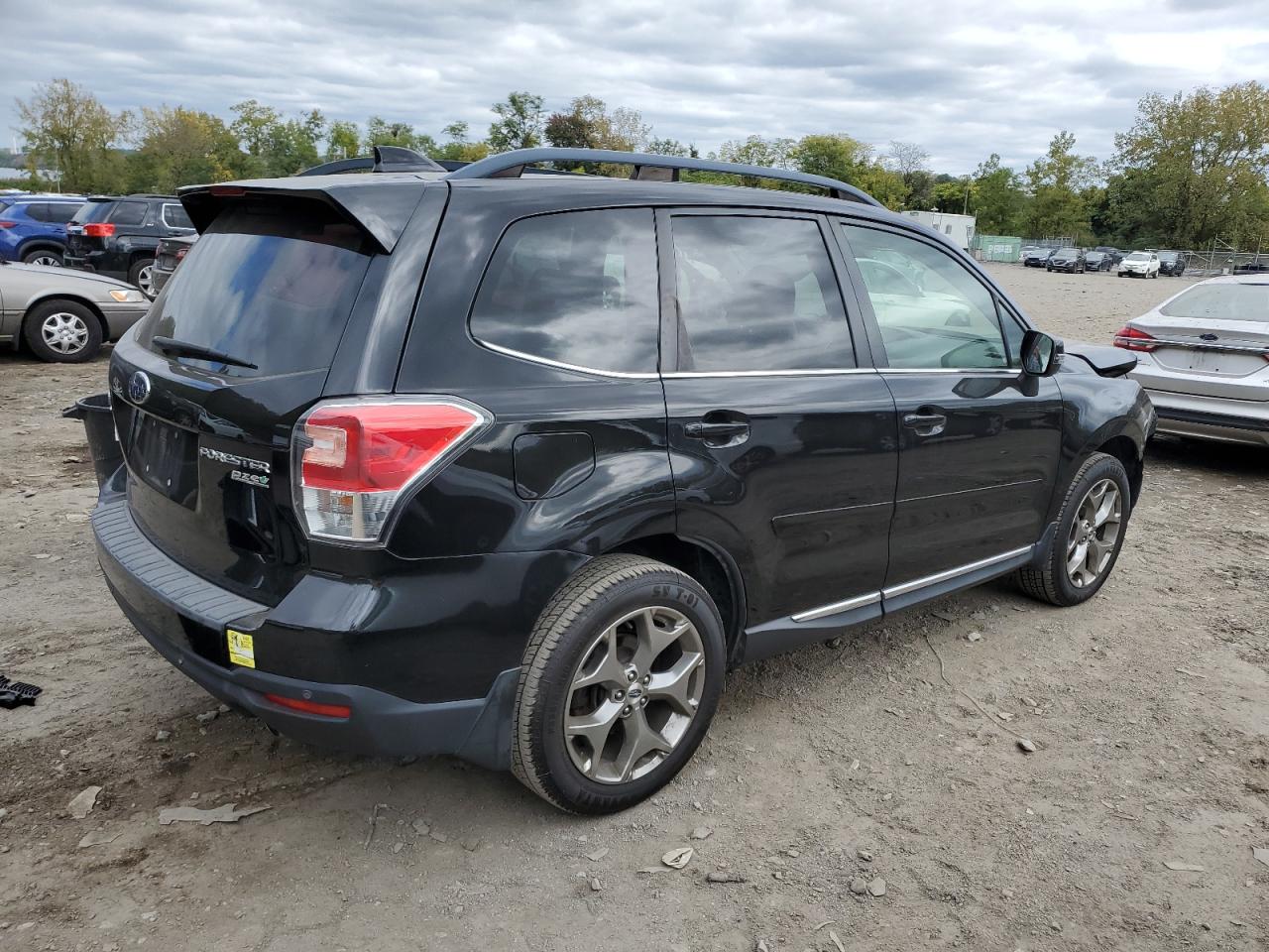 JF2SJAWC0HH425942 2017 Subaru Forester 2.5I Touring