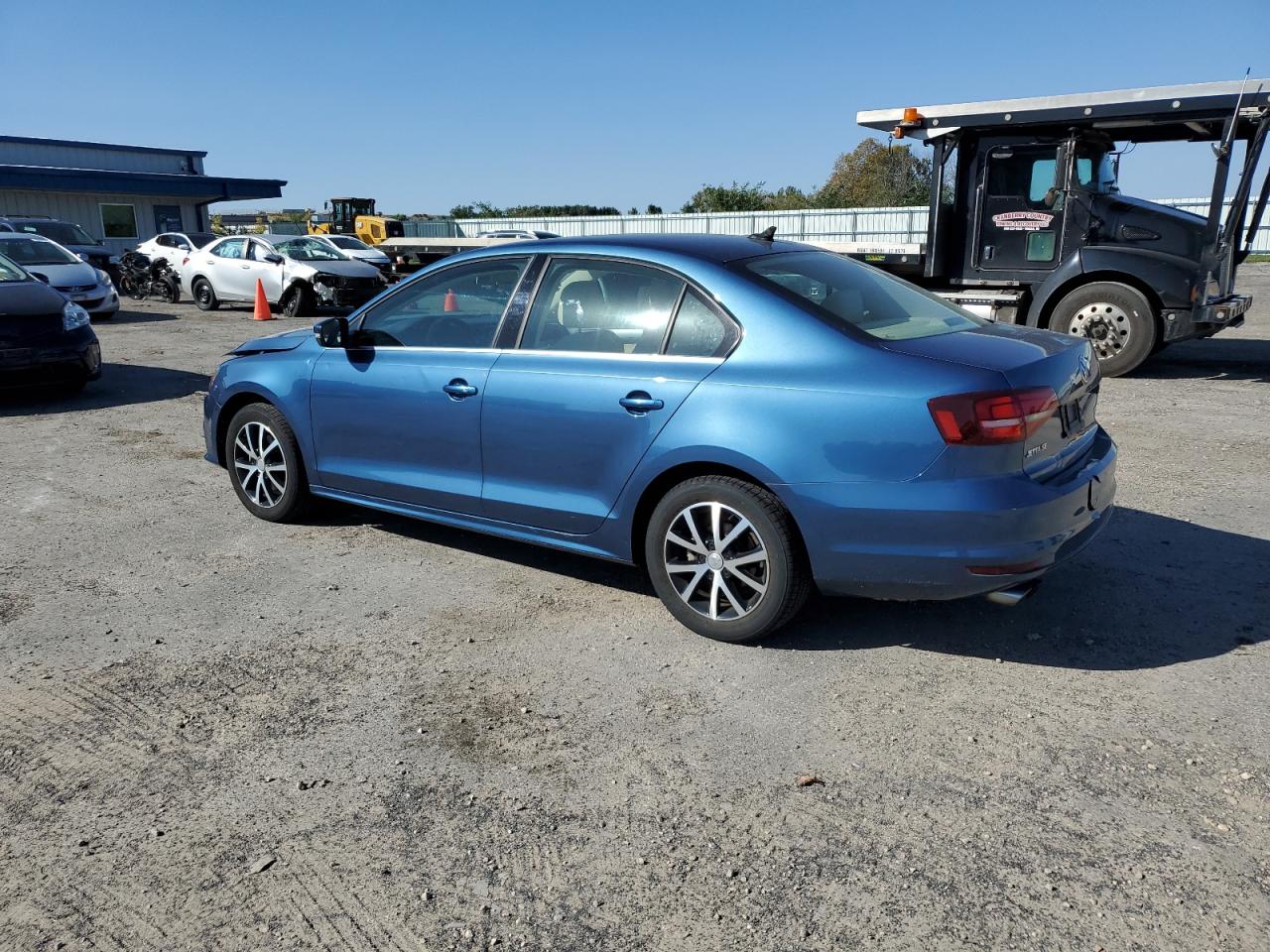 3VWDB7AJXJM257318 2018 VOLKSWAGEN JETTA - Image 2