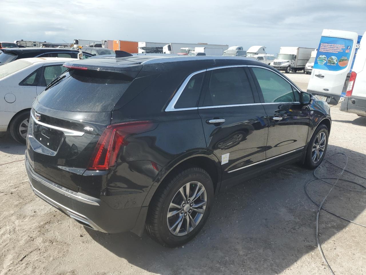 VIN 1GYKNCRS1MZ174526 2021 CADILLAC XT5 no.3