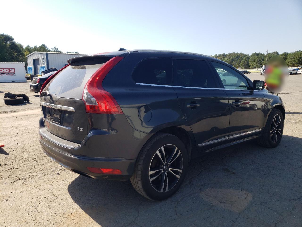 2015 Volvo XC60 - Image 3