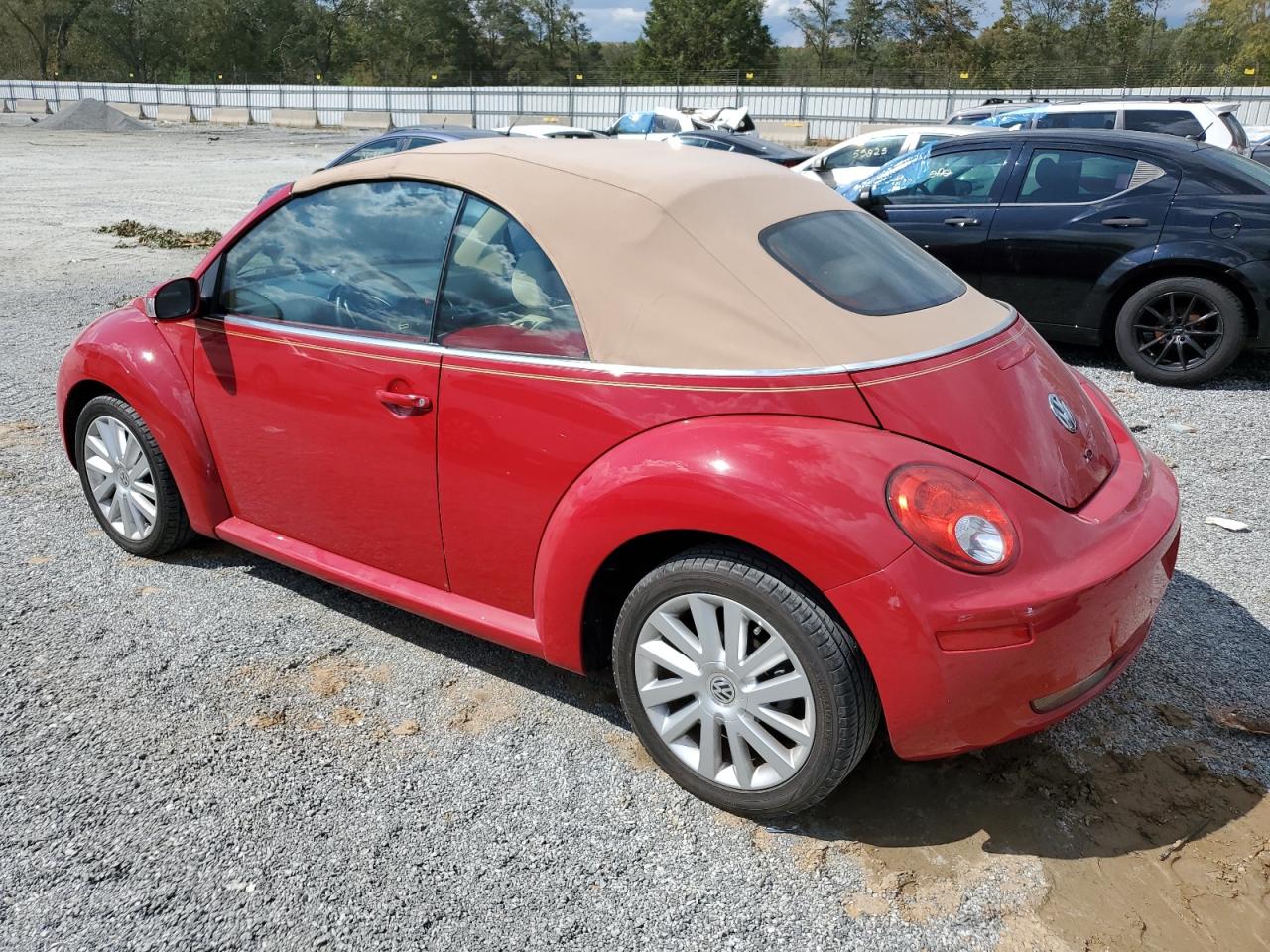 2010 Volkswagen Beetle - Image 2