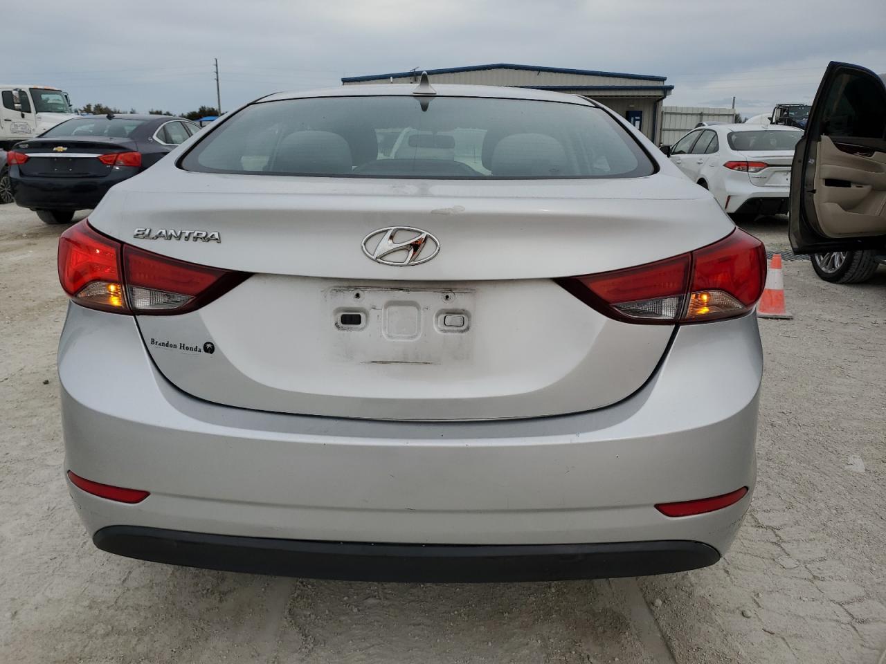2015 Hyundai Elantra - Image 6