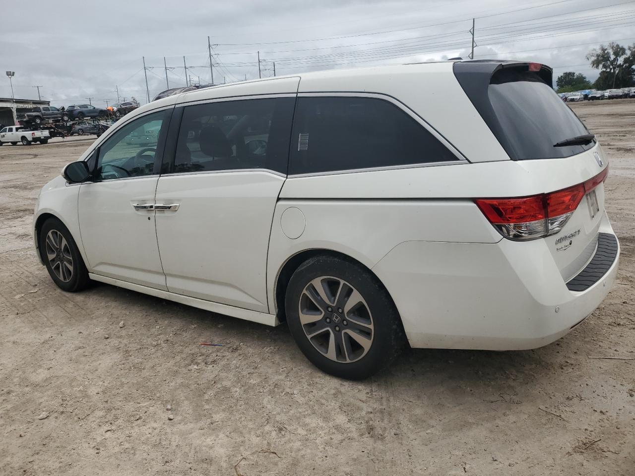 2016 Honda Odyssey - Image 2