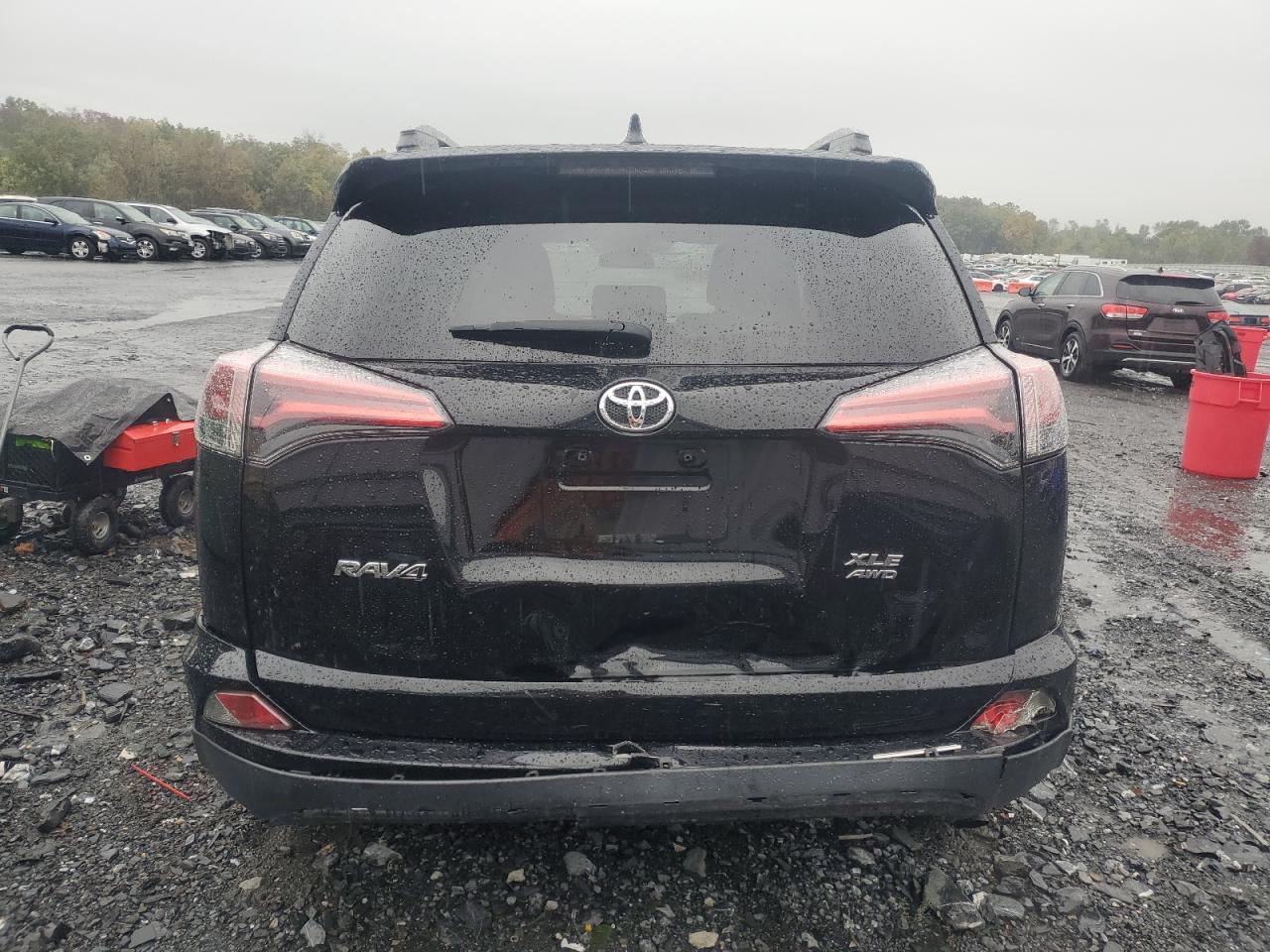 2T3RFREV2JW758062 2018 Toyota Rav4 Adventure