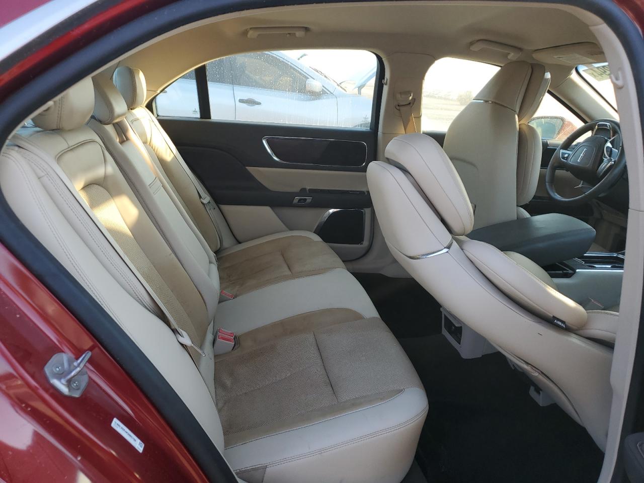 2019 Lincoln Continental - Image 10