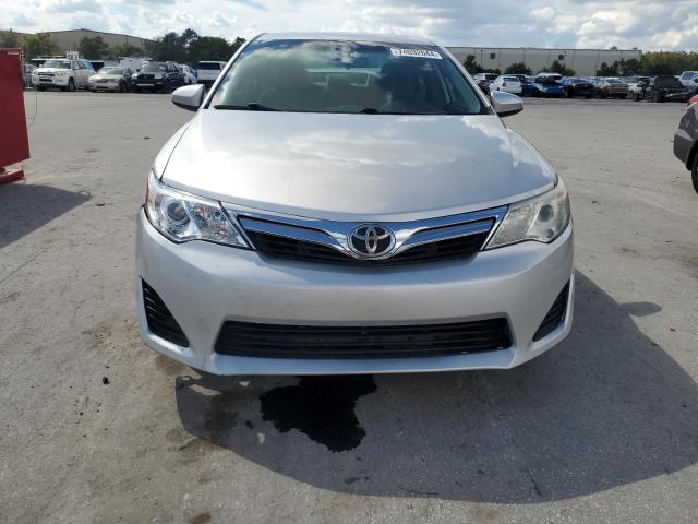  TOYOTA CAMRY 2014 Srebrny