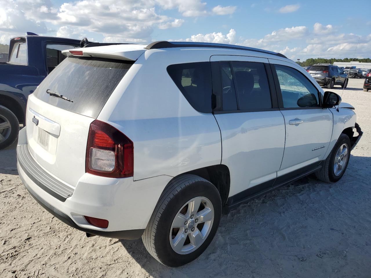 VIN 1C4NJCBA4ED882297 2014 JEEP COMPASS no.3