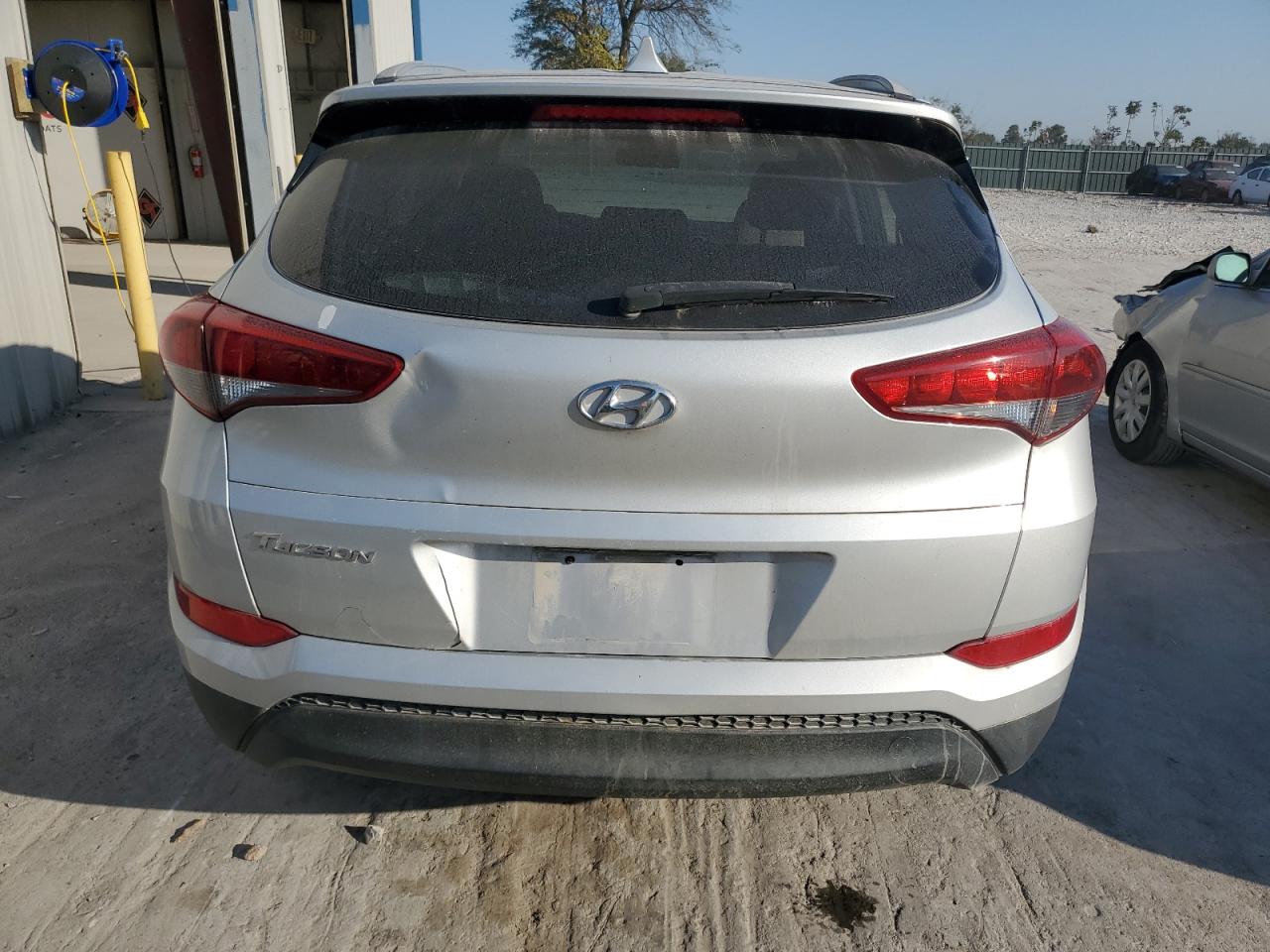 KM8J33A44JU651555 2018 Hyundai Tucson Sel