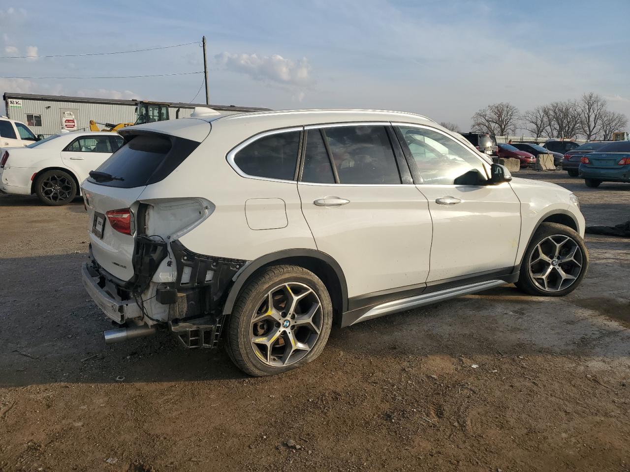 VIN WBXHU7C31J5L08873 2018 BMW X1 no.3