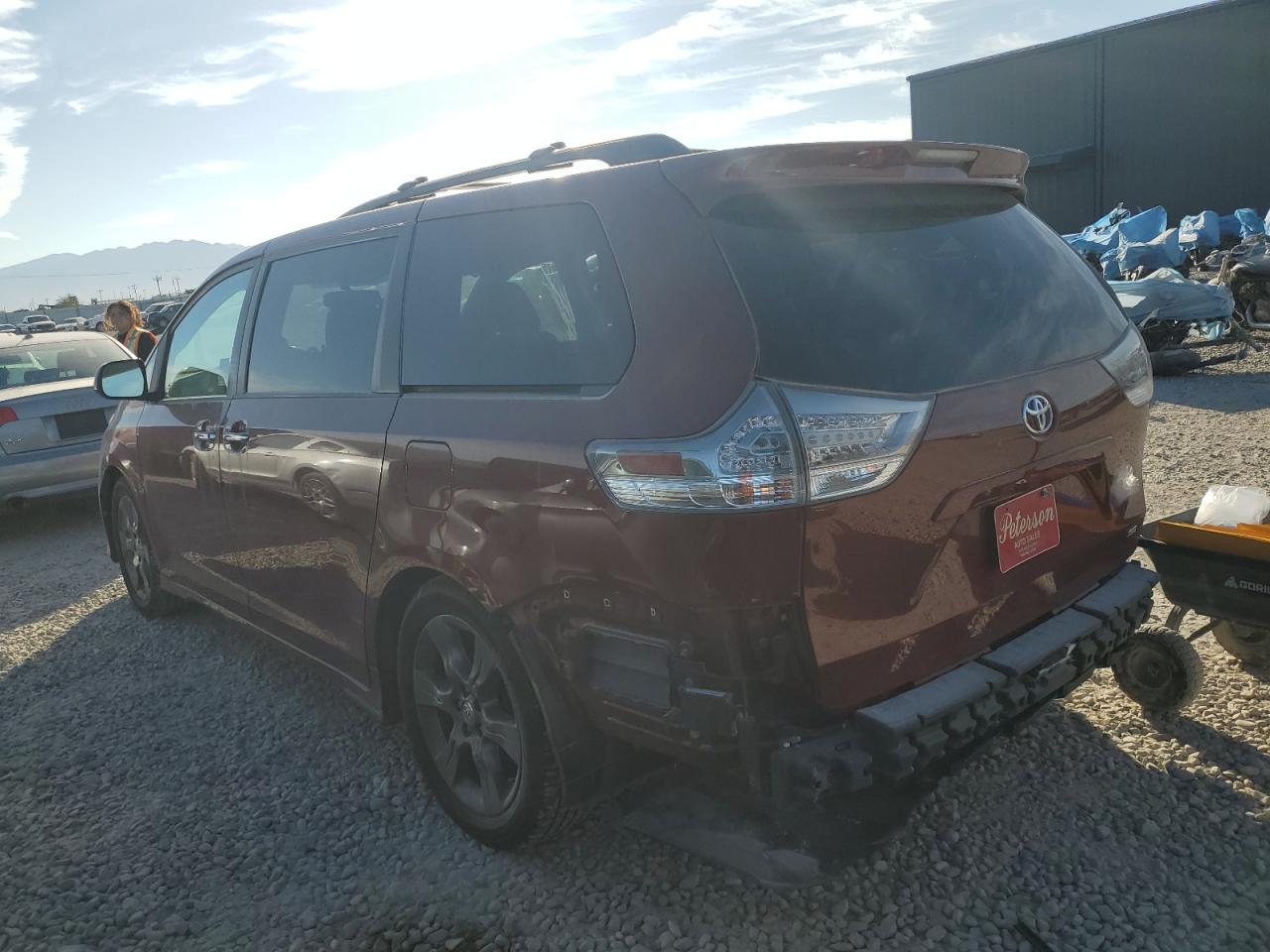 5TDXK3DC5GS730458 2016 TOYOTA SIENNA - Image 2