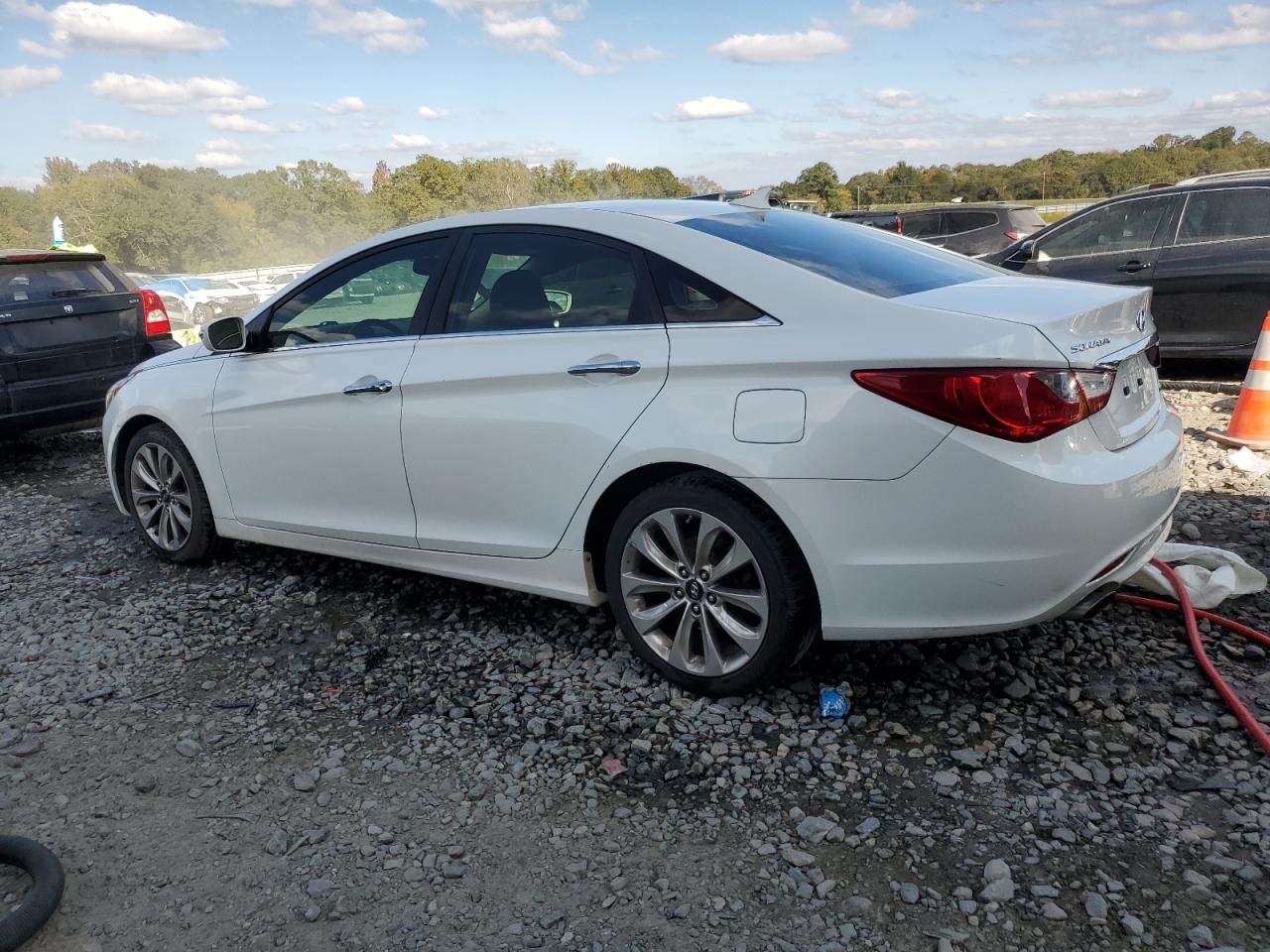 2011 Hyundai Sonata - Image 2