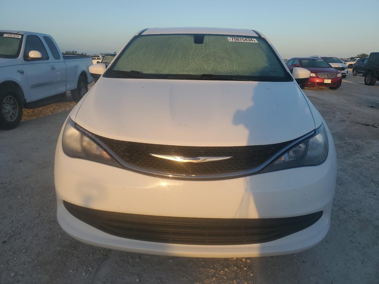 2018 Chrysler Pacifica - Image 5