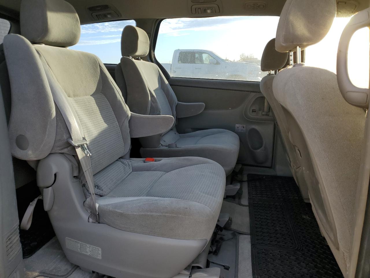 2008 Toyota Sienna - Image 11