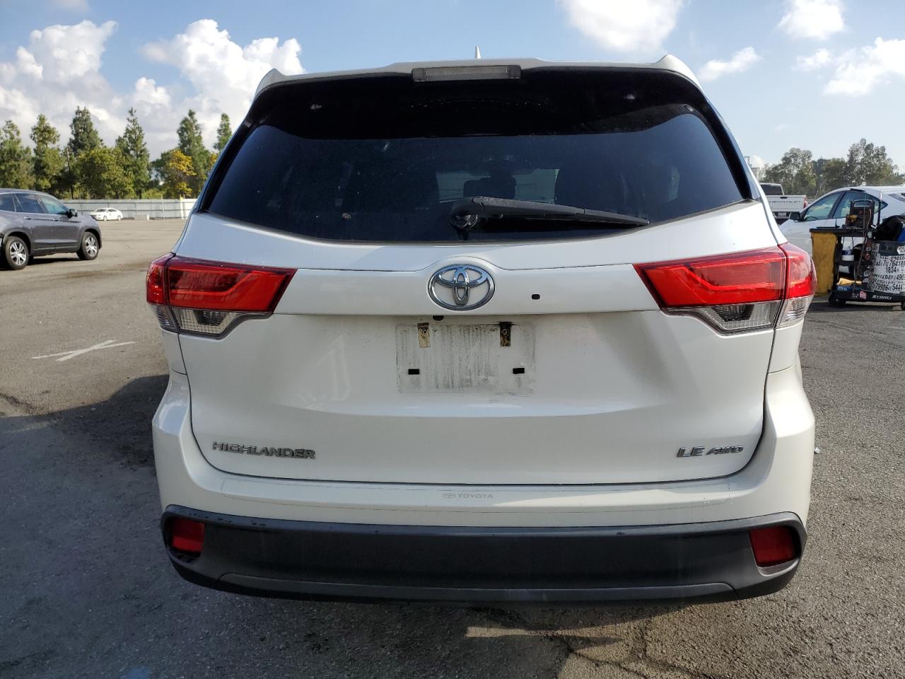 2018 Toyota Highlander Le VIN: 5TDBZRFH3JS489654 Lot: 78420314