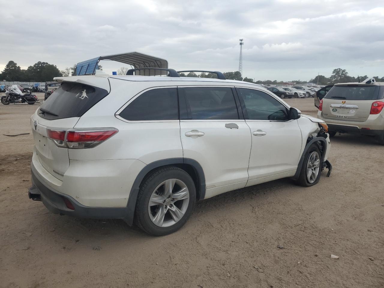 2015 Toyota Highlander - Image 3