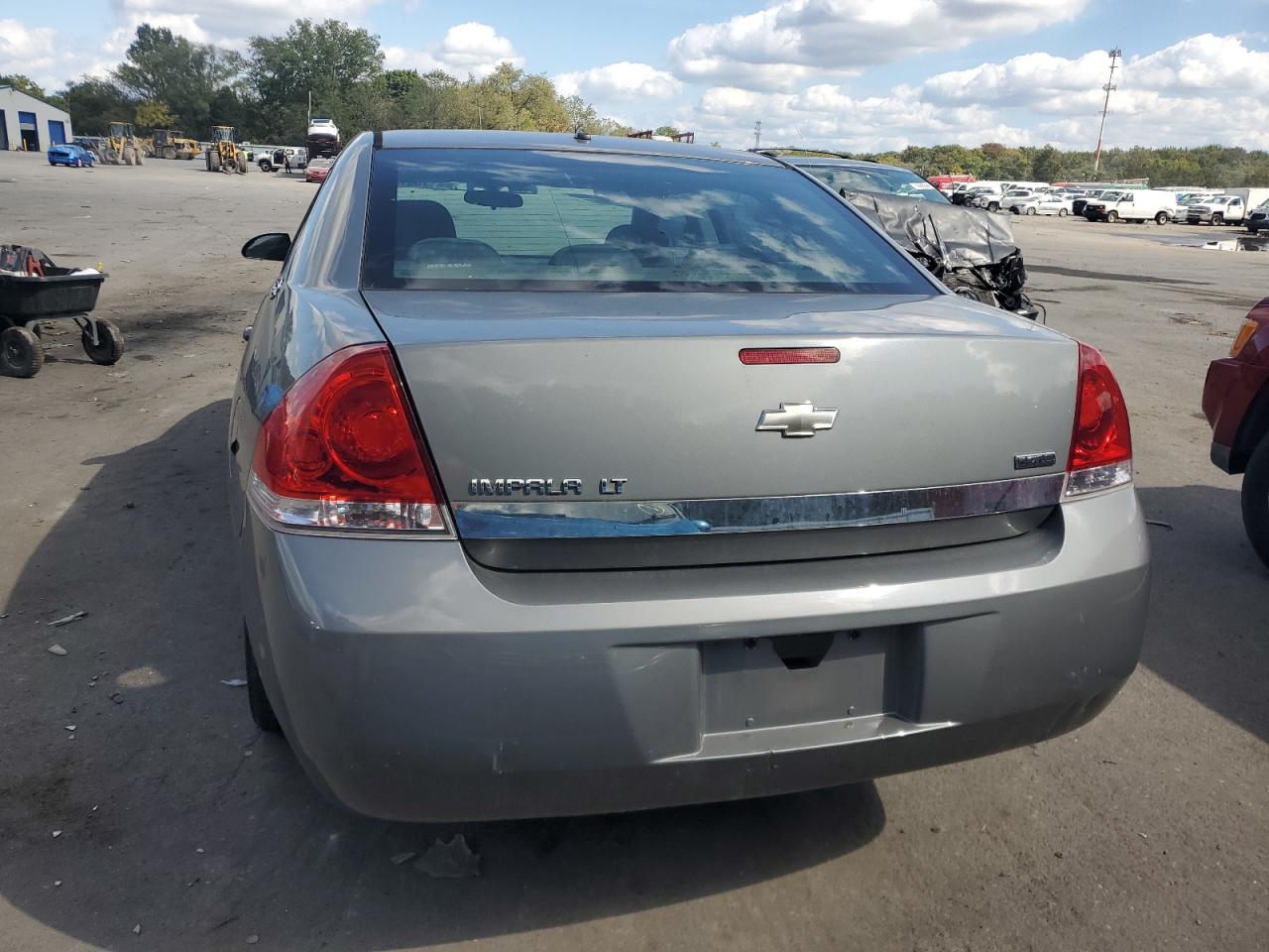 2G1WT55K889100818 2008 Chevrolet Impala Lt