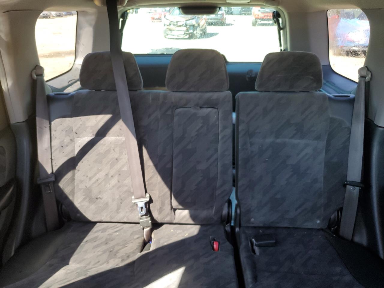 2004 Honda CR-V - Image 11