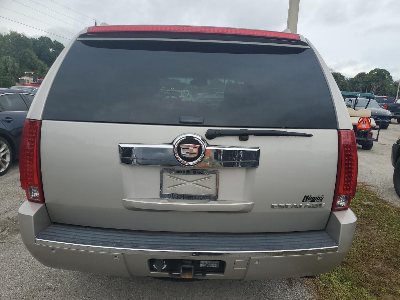 1GYEC63858R129533 2008 Cadillac Escalade Luxury