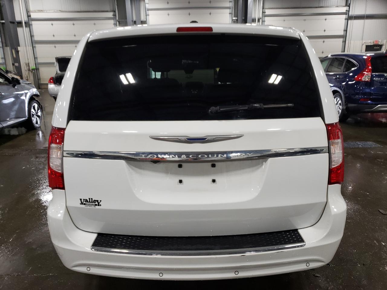 2016 Chrysler Town & Country Touring L VIN: 2C4RC1CG8GR135661 Lot: 77674024