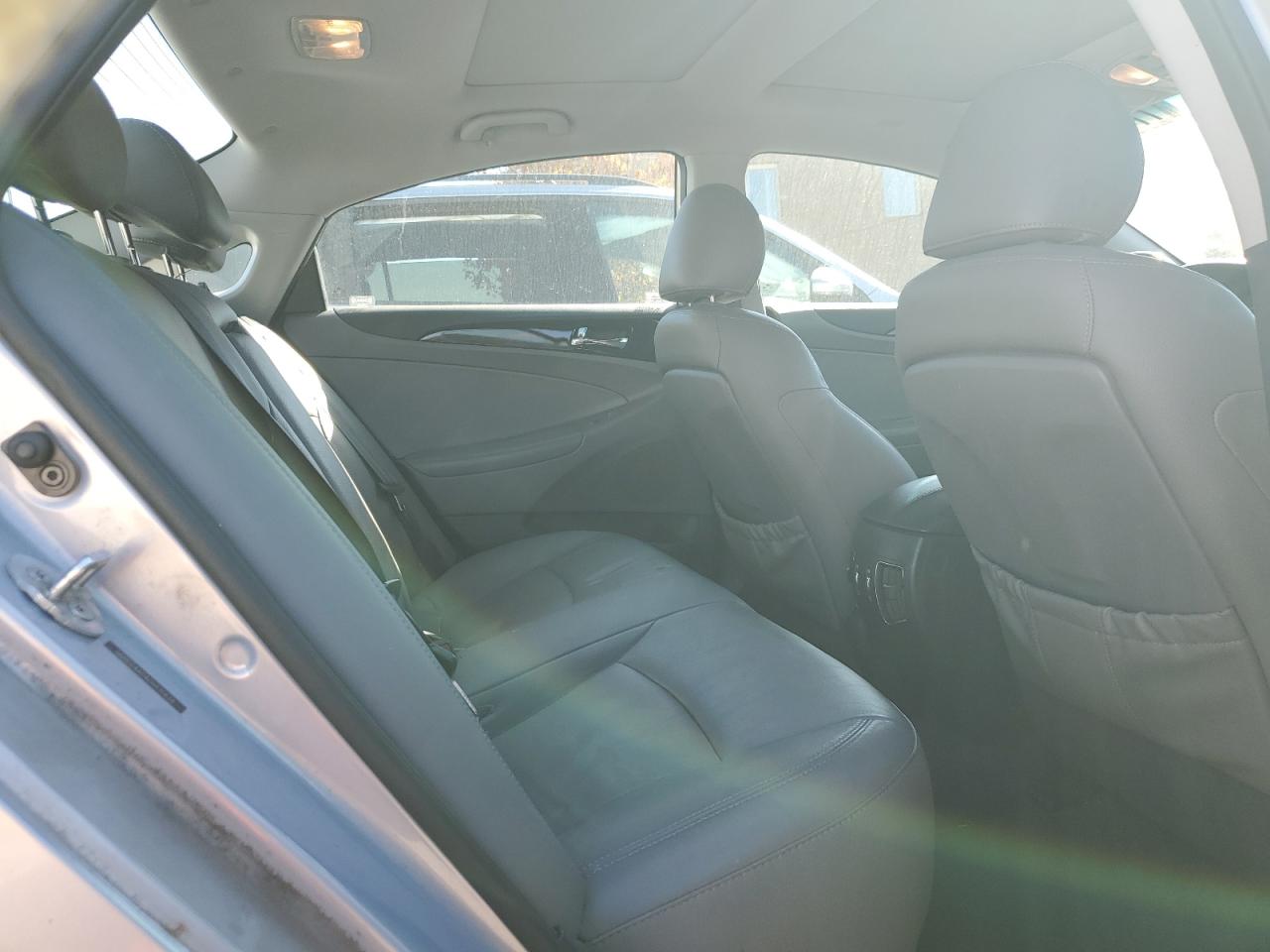 2012 Hyundai Sonata - Image 10