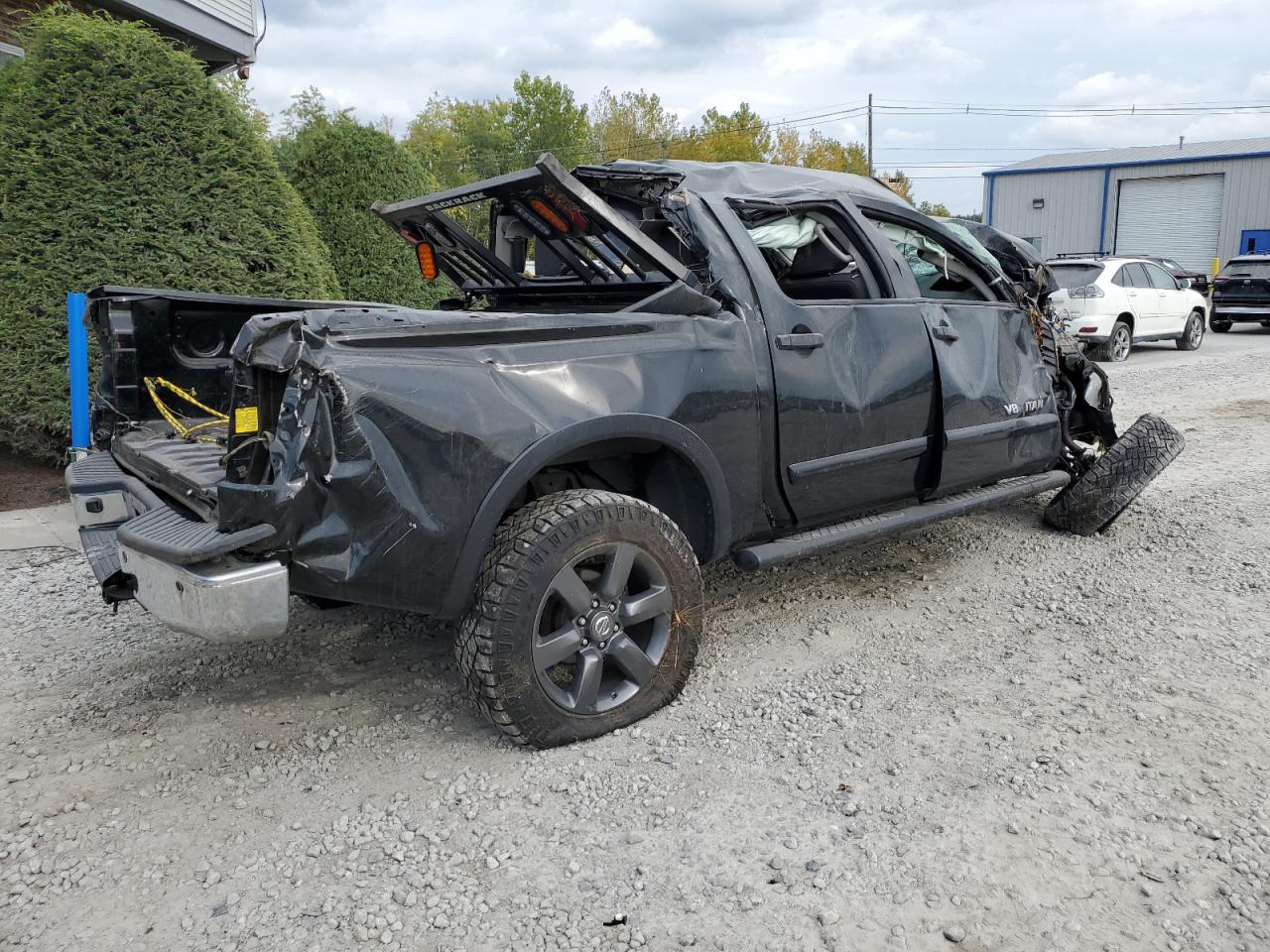 2015 Nissan Titan - Image 3