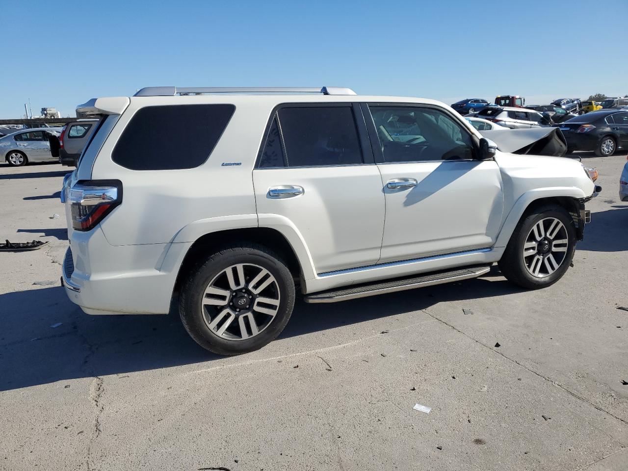 VIN JTEZU5JR8J5188272 2018 TOYOTA 4RUNNER no.3