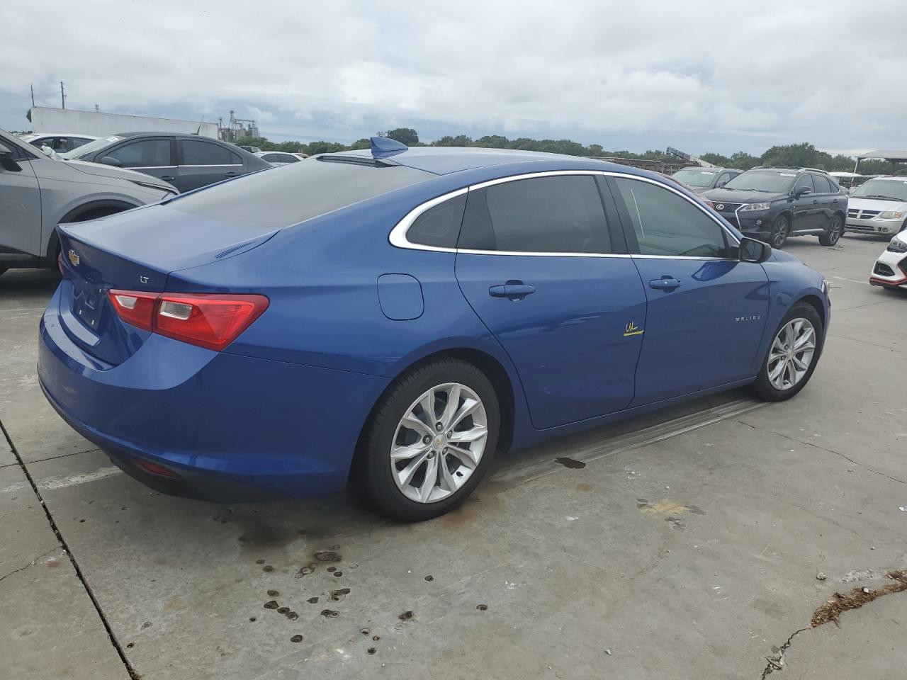 2023 Chevrolet Malibu - Image 3