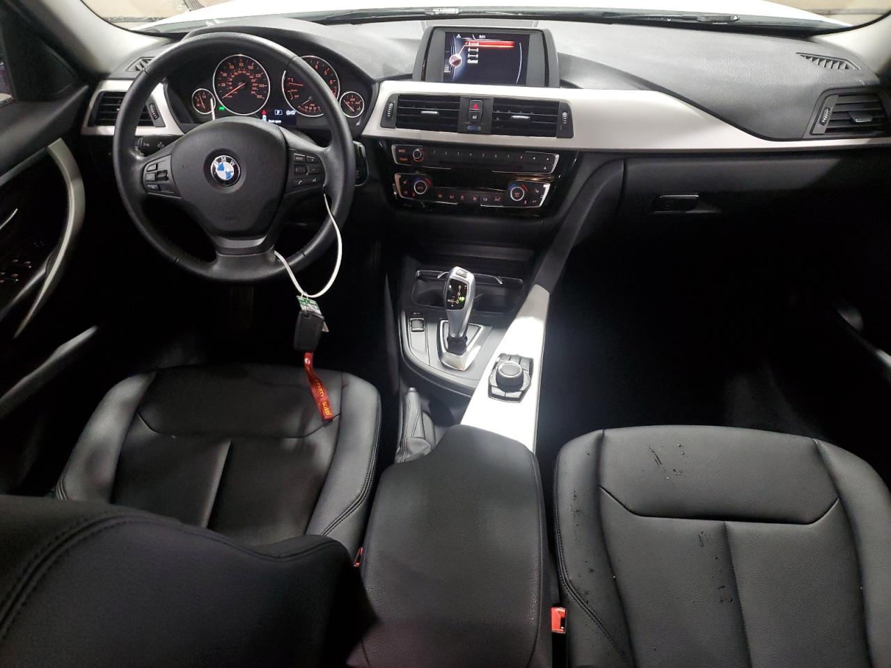 WBA8E5G56GNU21167 2016 BMW 320 Xi