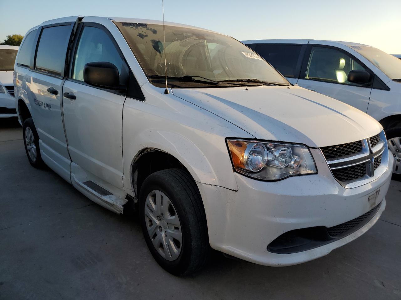 2019 Dodge Caravan - Image 4