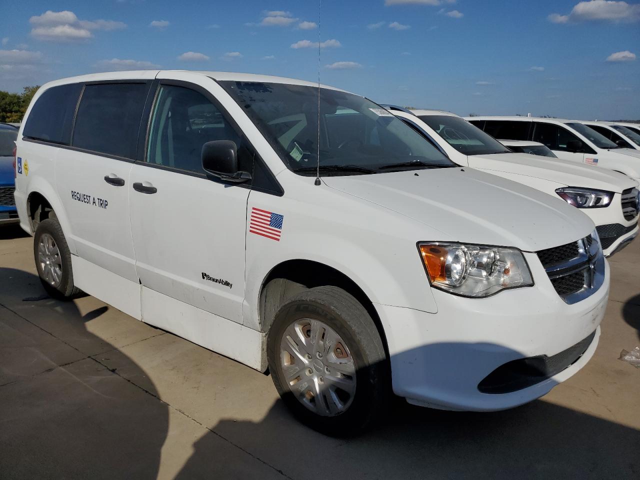 2019 Dodge Caravan - Image 4
