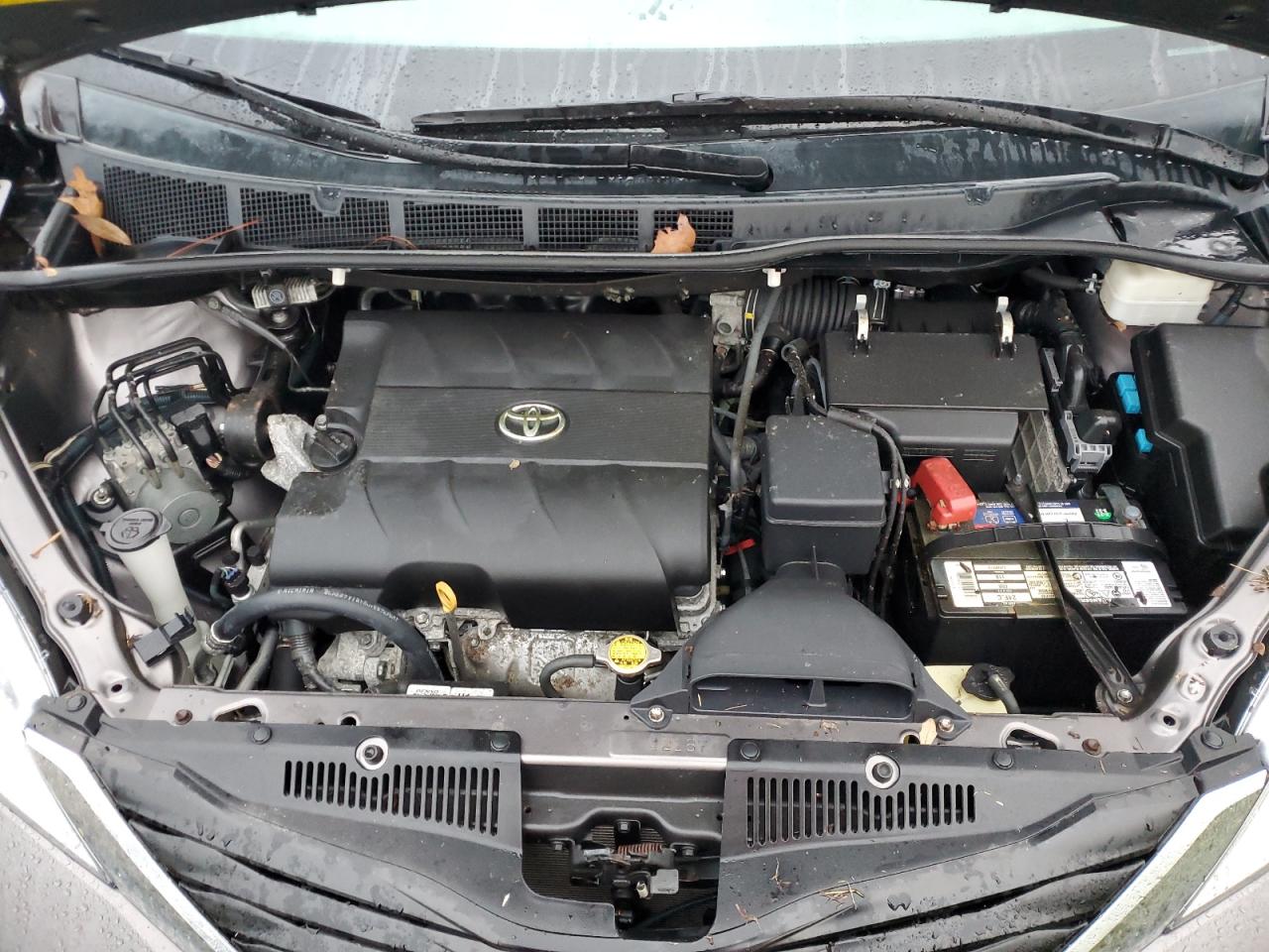 2012 Toyota Sienna - Image 12