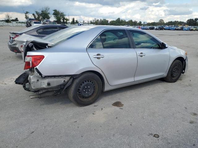  TOYOTA CAMRY 2014 Srebrny