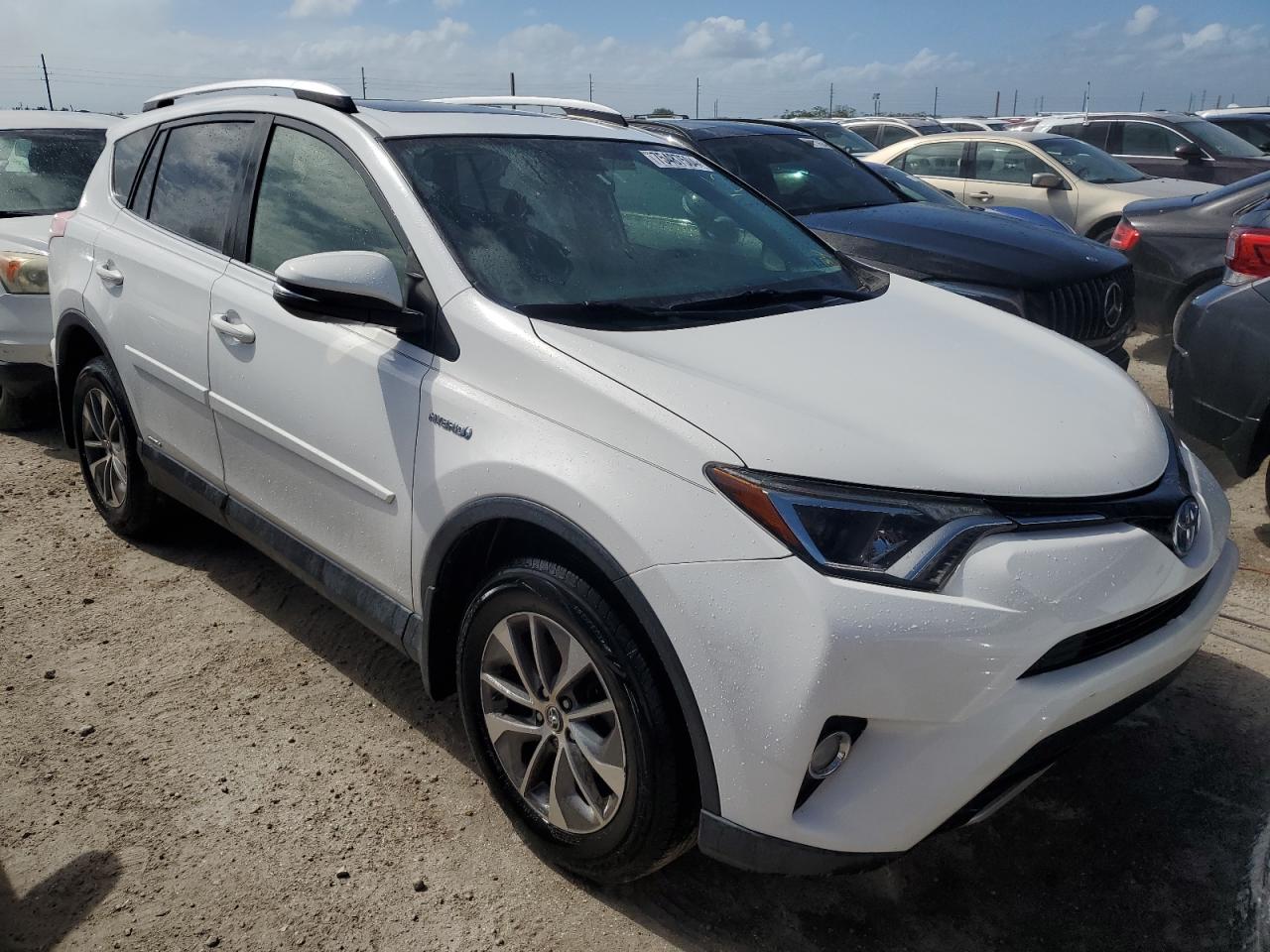 VIN JTMRJREV0GD043415 2016 TOYOTA RAV4 no.4