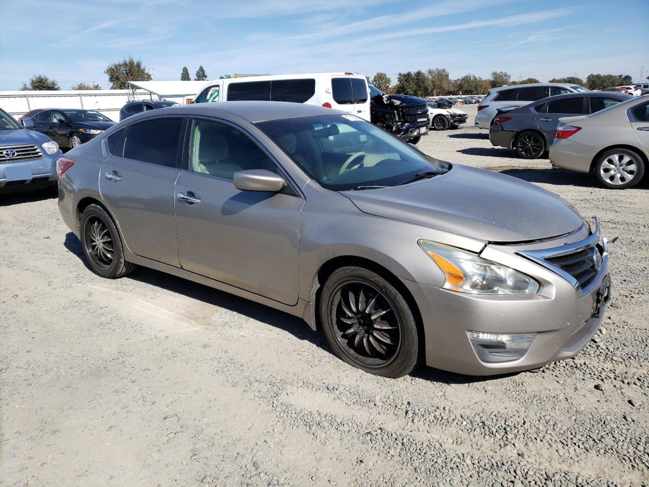 2013 Nissan Altima - Image 4