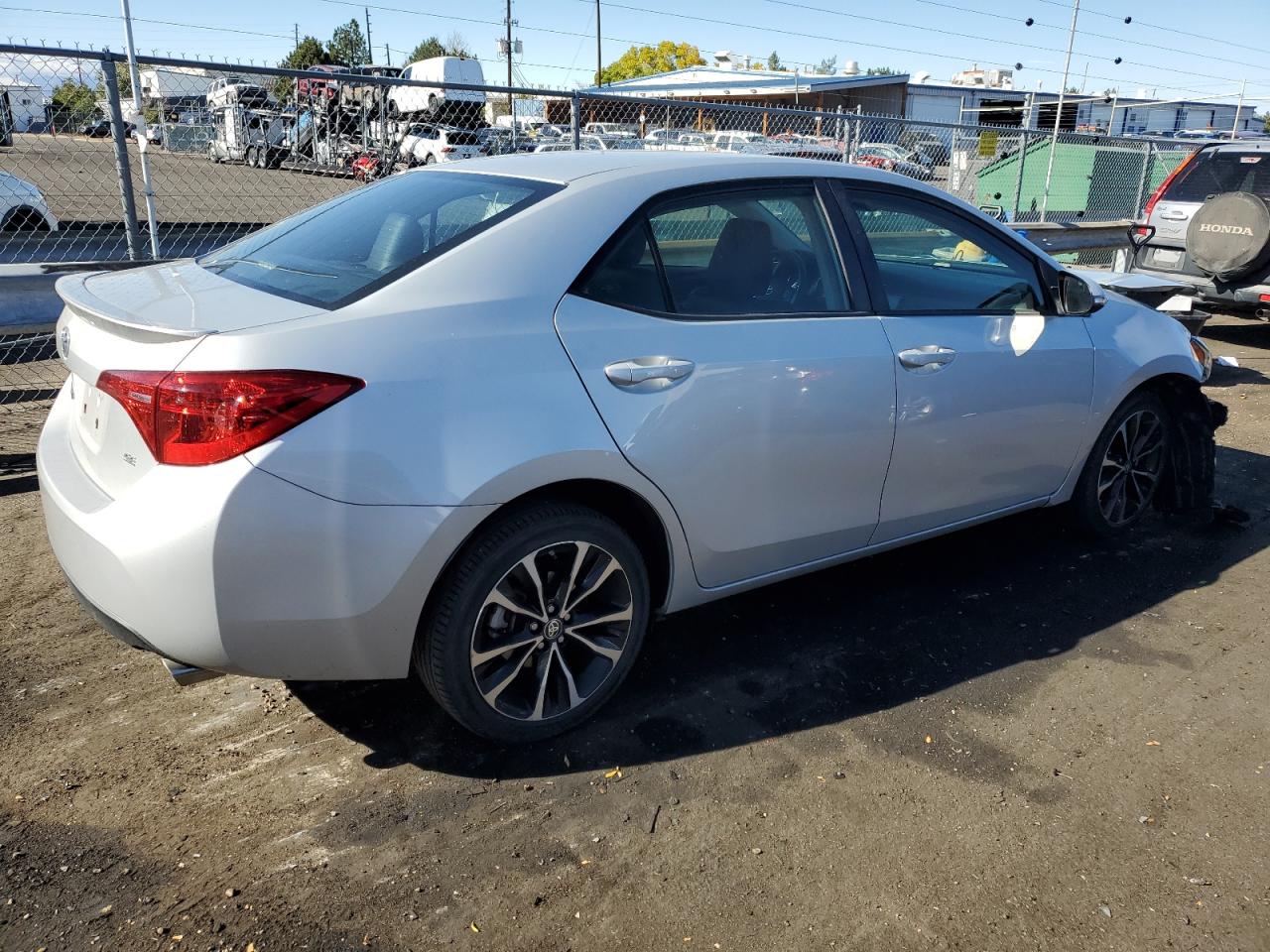 VIN 2T1BURHE1JC036255 2018 TOYOTA COROLLA no.3