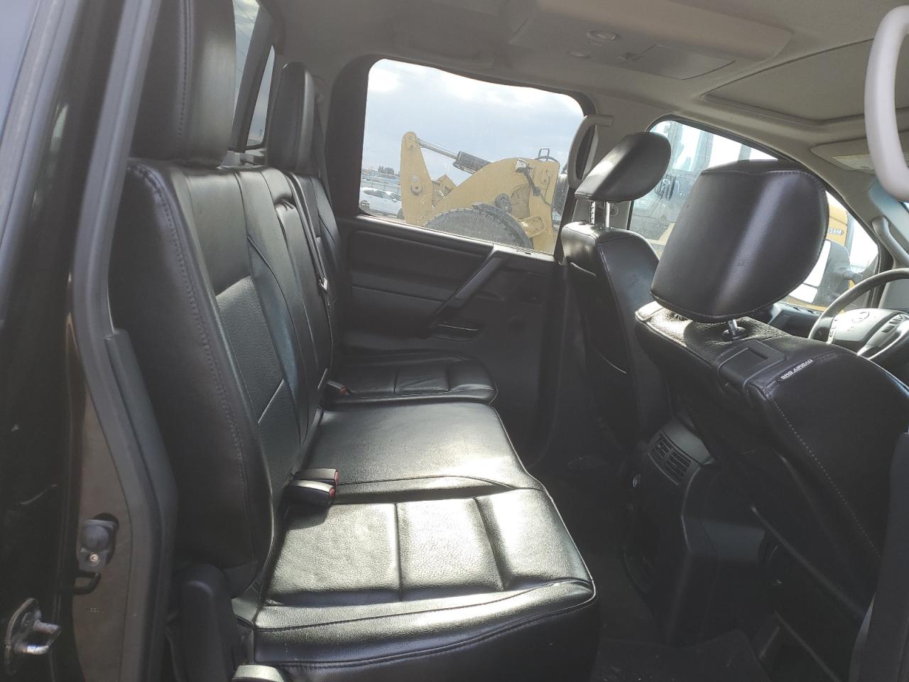 2013 Nissan Titan - Image 10