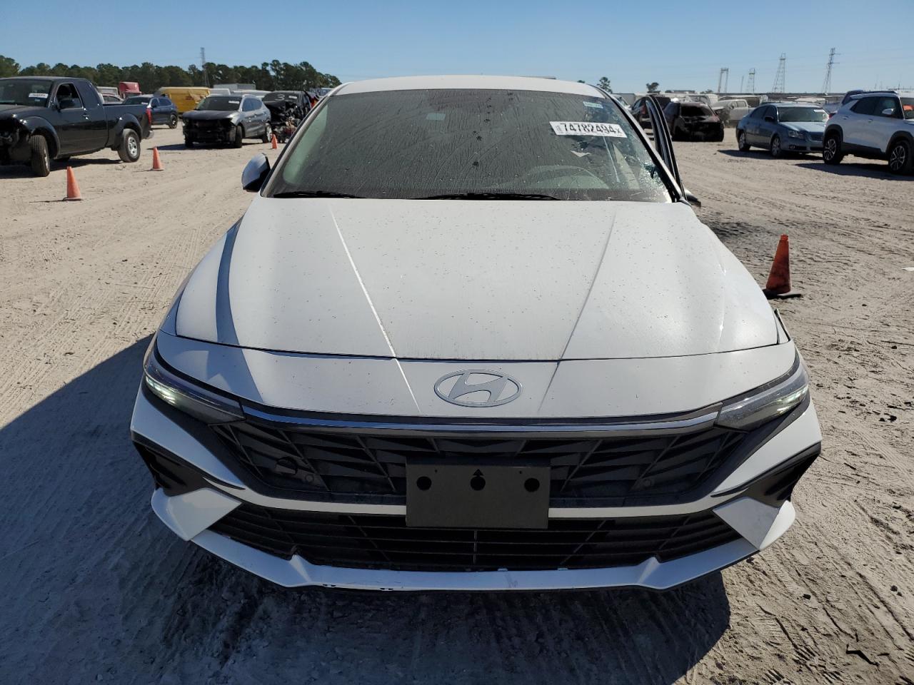 2024 Hyundai Elantra - Image 5