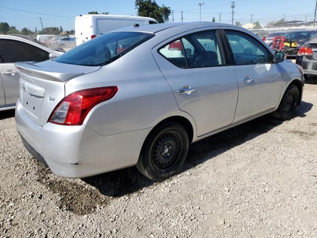  NISSAN VERSA 2017 Серебристый