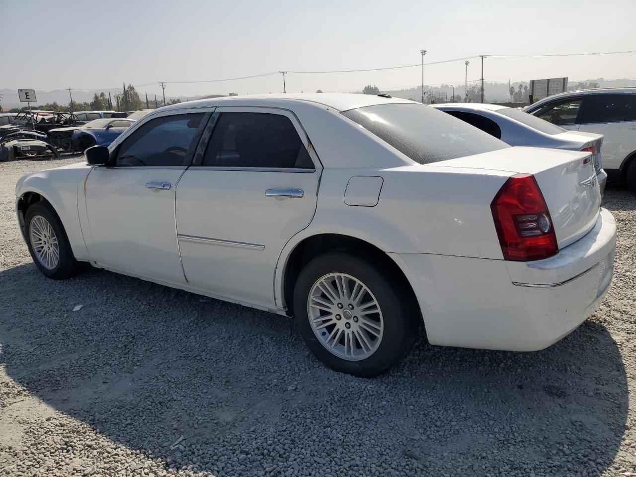 2010 Chrysler 300 - Image 2