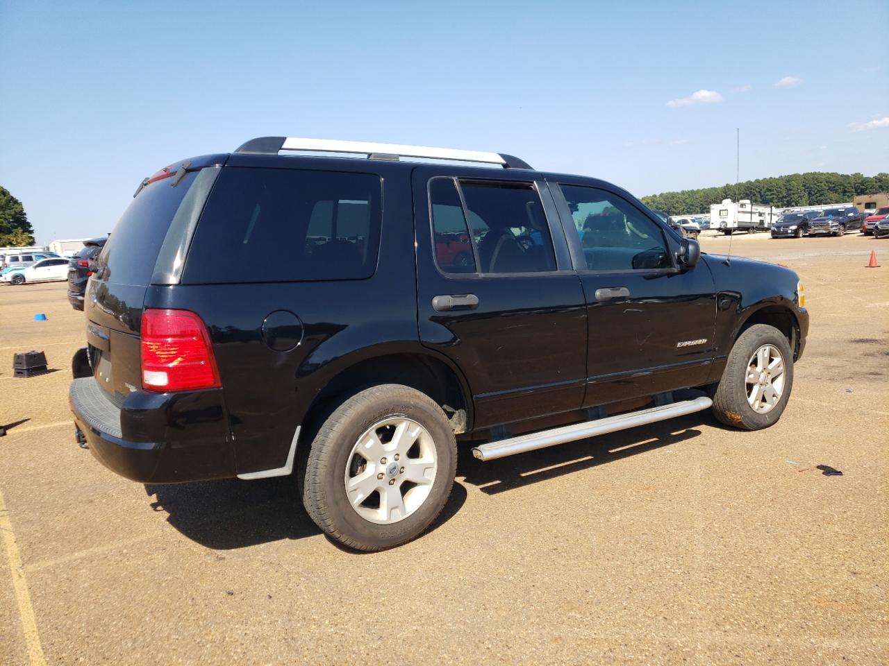 2005 Ford Explorer - Image 3