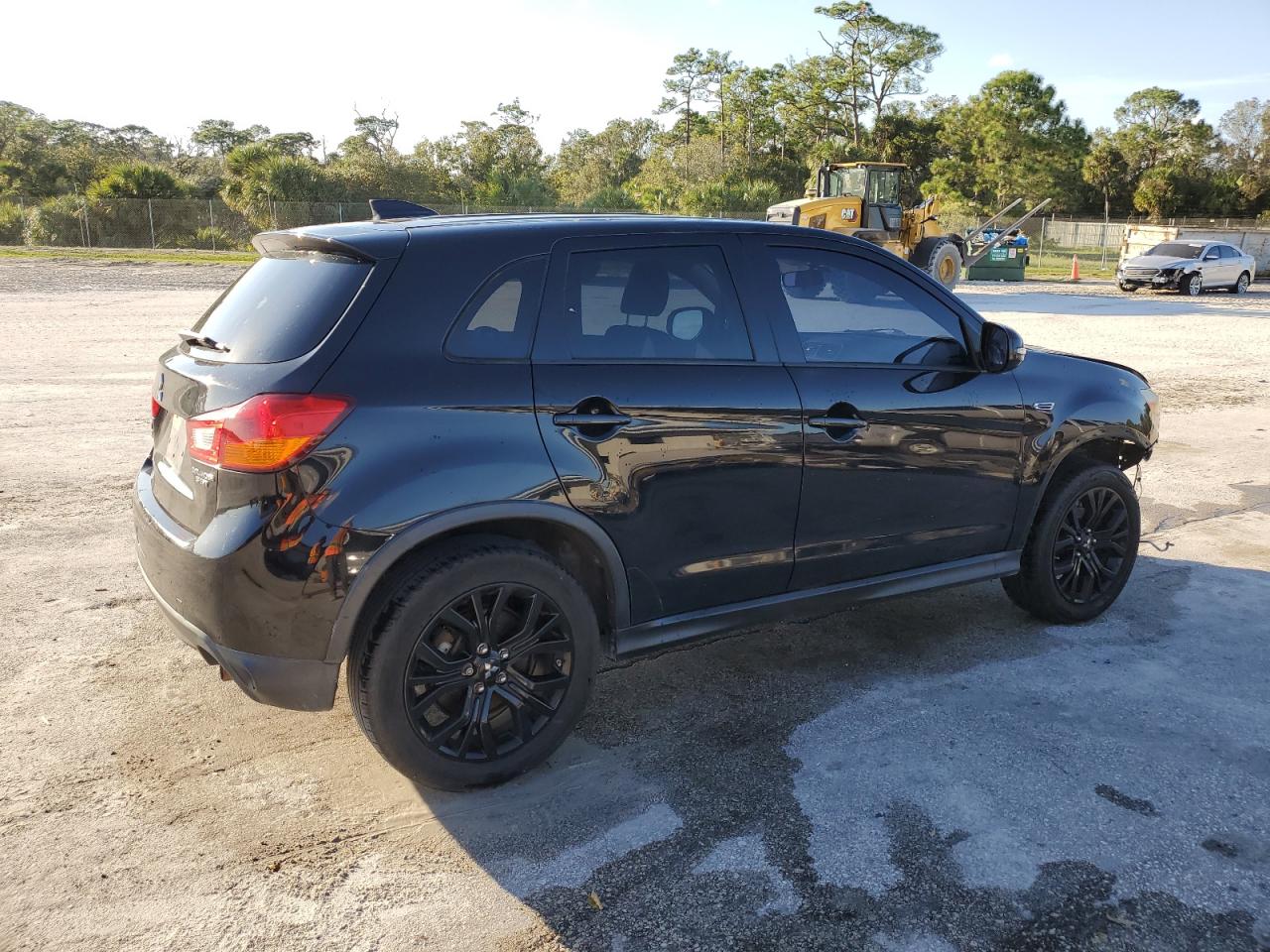 2017 Mitsubishi Outlander - Image 3