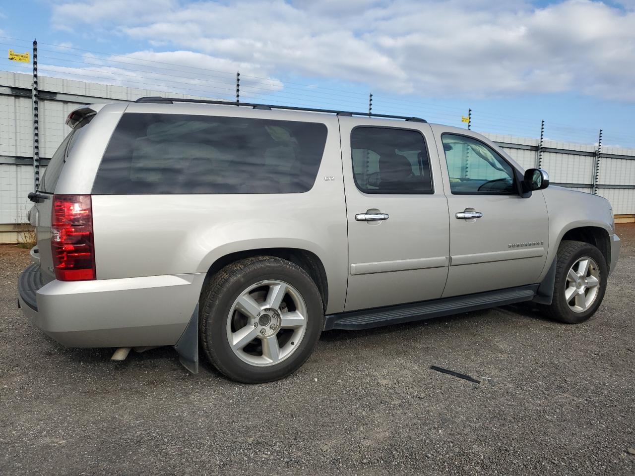 2008 Chevrolet Suburban - Image 3