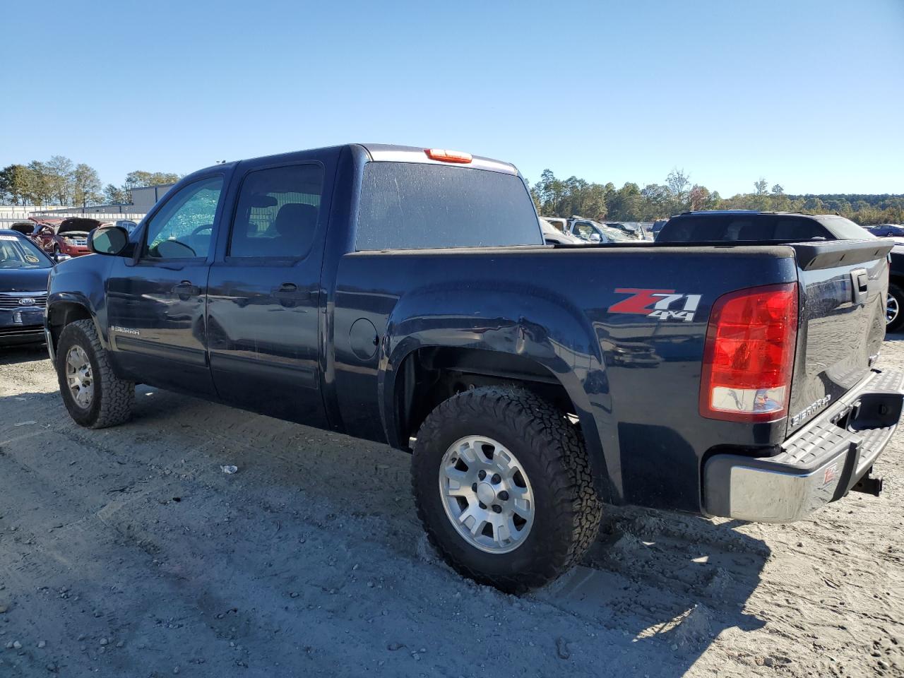 2007 GMC Sierra - Image 2