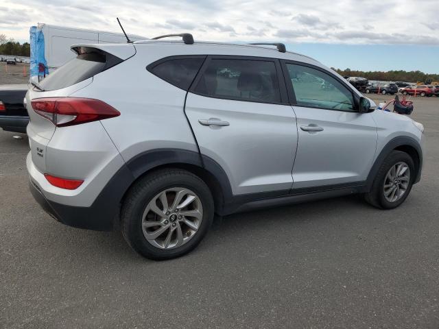  HYUNDAI TUCSON 2016 Серебристый