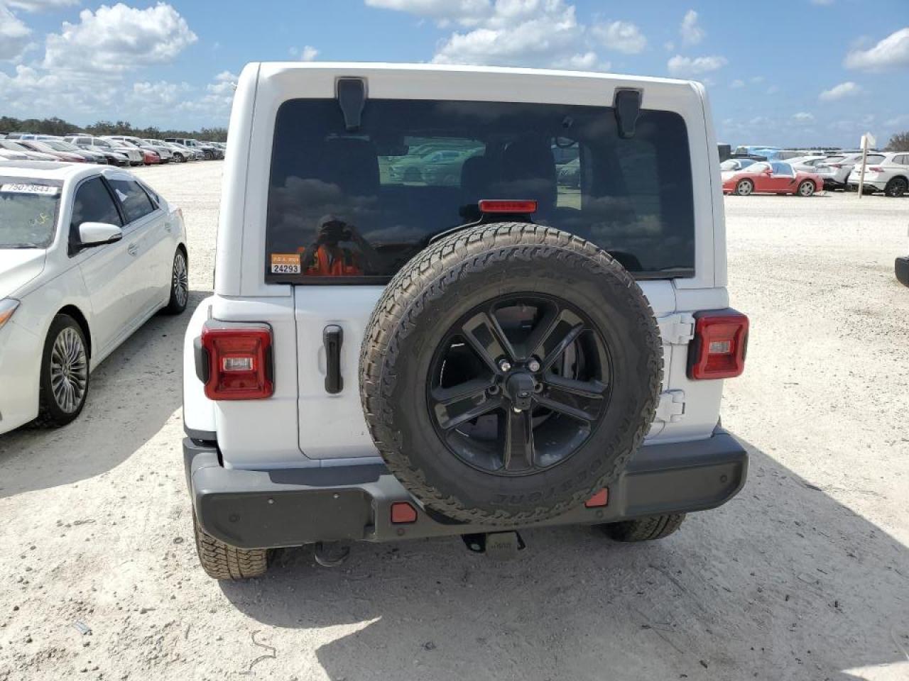 2022 Jeep Wrangler Unlimited Sahara VIN: 1C4HJXEG2NW260905 Lot: 75075984