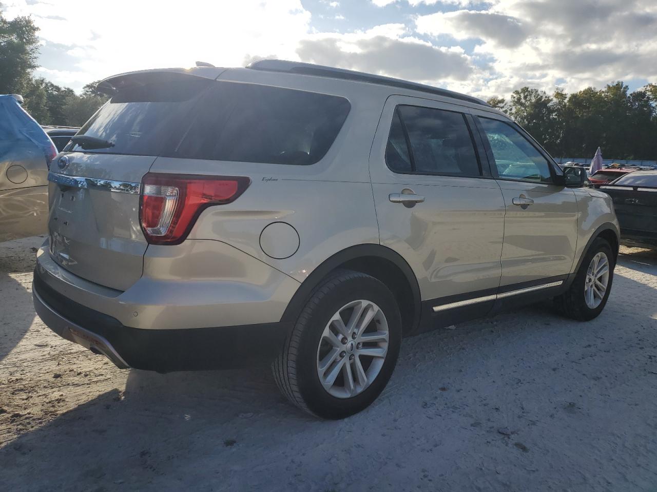 2017 Ford Explorer - Image 3