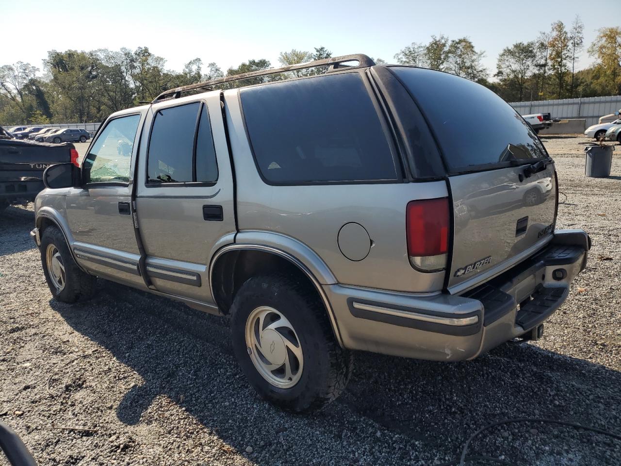 1999 Chevrolet Blazer - Image 2