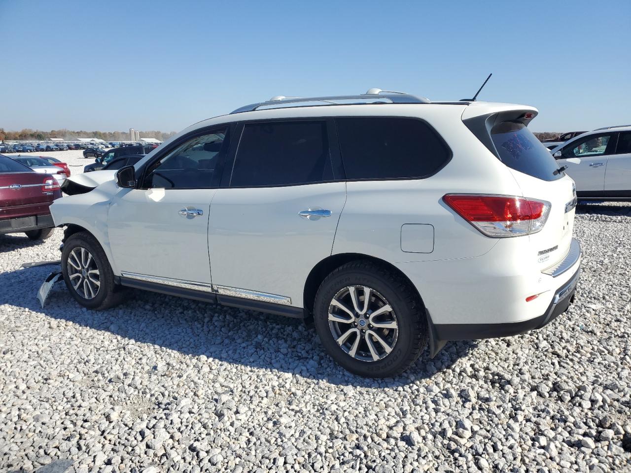 2013 Nissan Pathfinder - Image 2